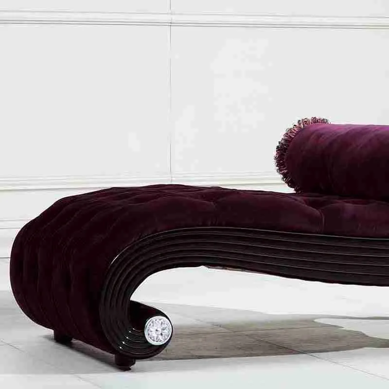 Tufted S-Curve Velvet Chaise Lounge: Hollywood Regency Recamier craftsmanship close-up – Accent Chairs design