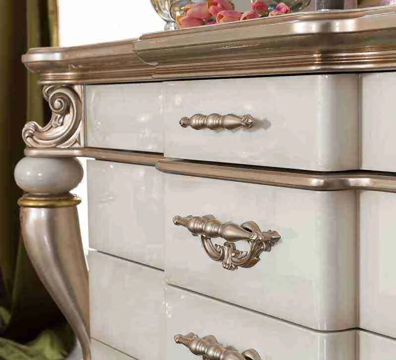 Antique French Vanity Table | Transform Your Bedroom Retreat craftsmanship close-up – Dresser tables design