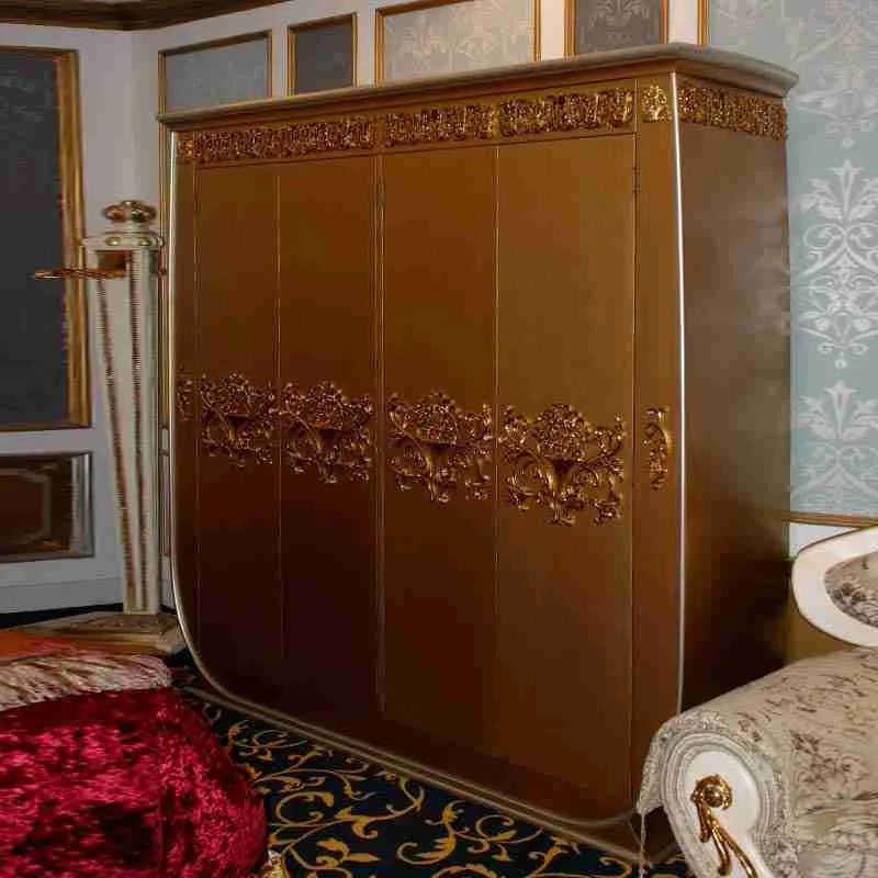 Luxury standing wardrobe closet