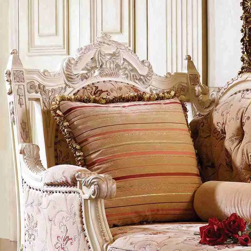 Baroque-Style Carved Chaise Longue detail view – Accent Chairs design